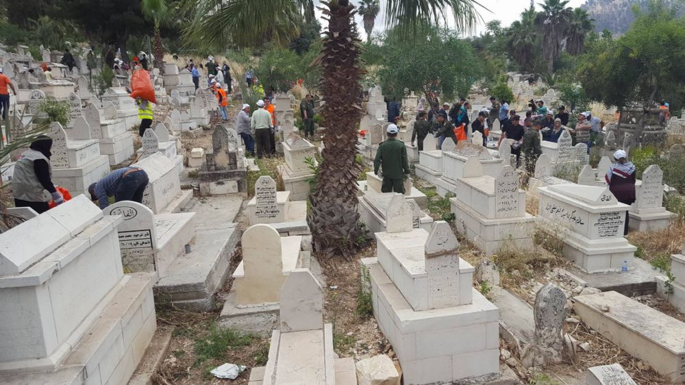 منظمة "تطوُّع" ومؤسسات نابلس تشرع بحملة واسعة لتنظيف المقبرة الشرقية